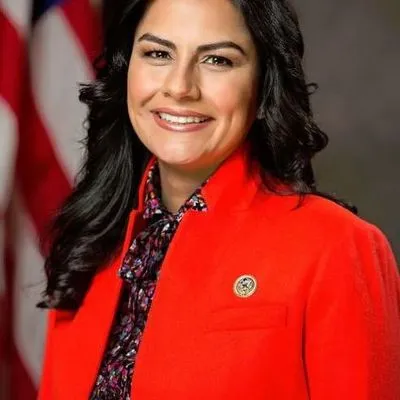 Nanette Barragán